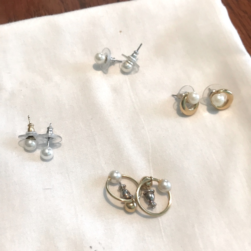 4 pair of pearl earrings